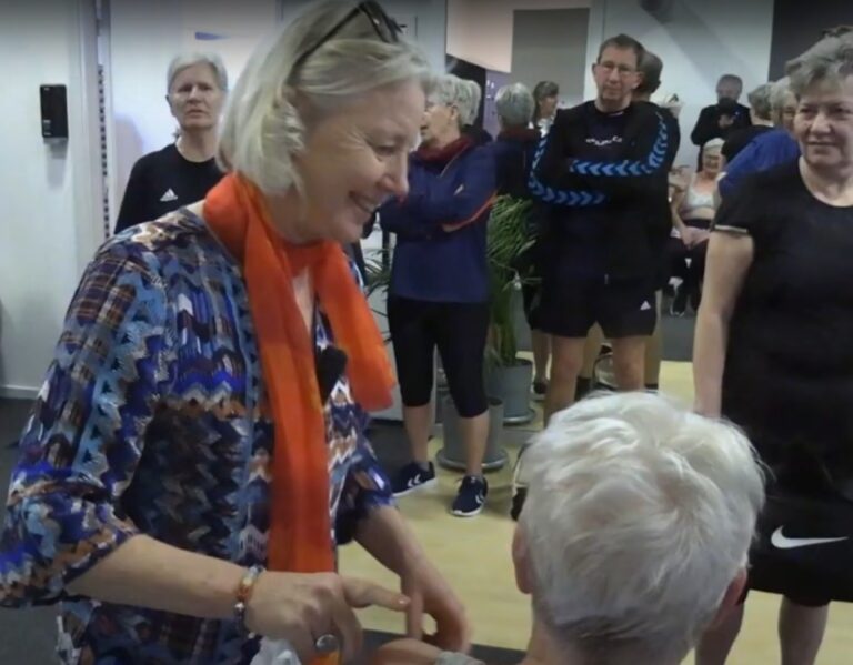 CellSonic Event hos Happy2fitness i Næstved. TV-nærvær interviewede skadede motionister efter CellSonic demonstration. Lyt her på deres evaluering.