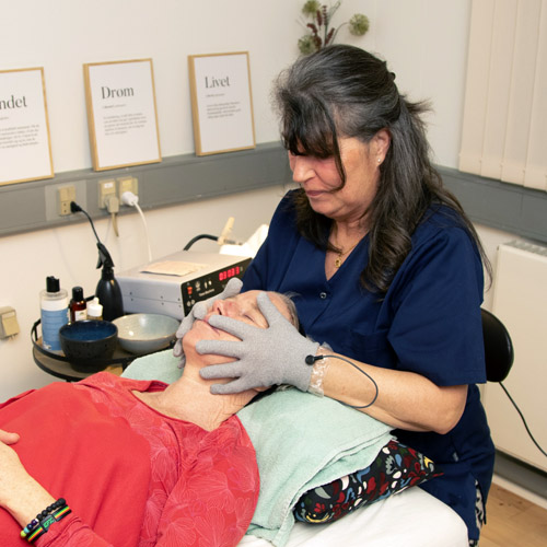 Beauty treatment with Cellsonic and Jytte Breitenstein
